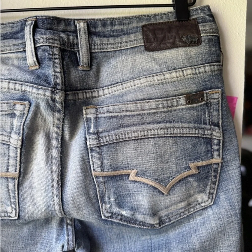 Light Wash Men's Jeans - Classic Back Pocket Detail
